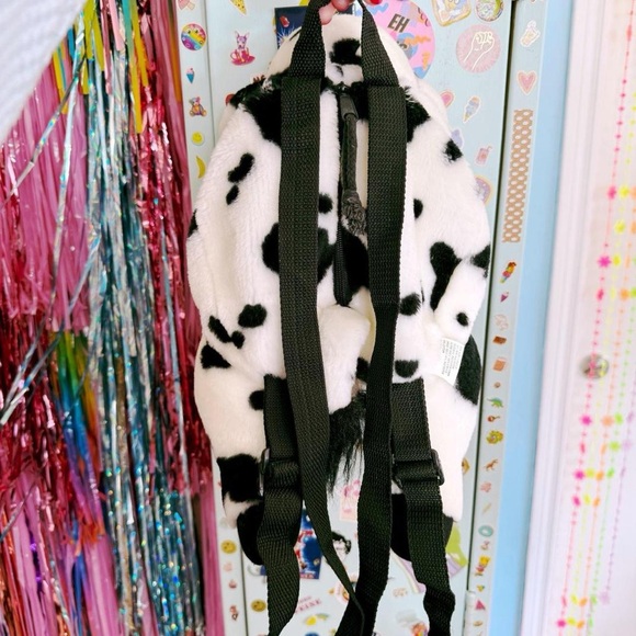 White and black cow plush backpack - Picture 2 of 3
